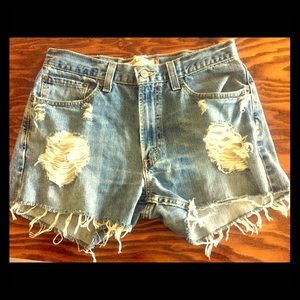 Levi’s cutoff jean shorts size 33 reg fit